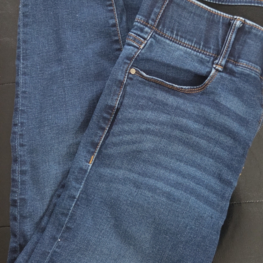 Apt. 9 Women's Medium/Dark Wash Jean Capris Size 8